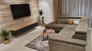 Smart TV, table tennis