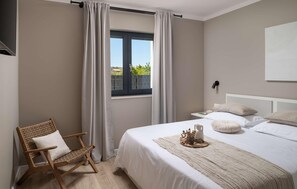 2 bedrooms, travel crib, free WiFi, bed sheets