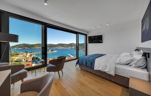 5 bedrooms, travel cot, free WiFi, bed sheets