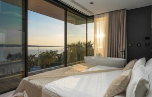 4 bedrooms, travel crib, free WiFi, bed sheets