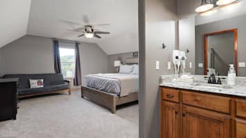 7 bedrooms, desk, free WiFi, bed sheets