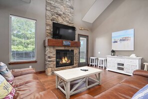 Smart TV y chimenea