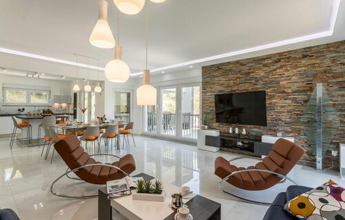 4 bedroom amazing home in Tugare