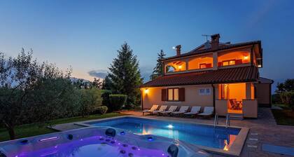 Awesome home in Visnjan