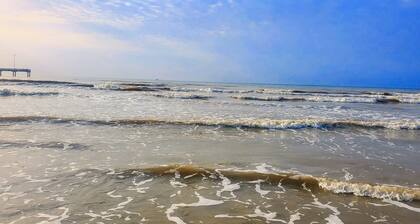 Heart of Port A! Beach-Boat-Fish-Shop-Parking-Golf Cart Zone-Fenced-Pets OK
