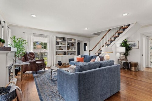 Restful Retreat; Beautiful & Allergy Free! 
Just 1/2 mile to Tyler's med hub.  