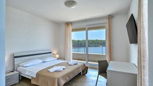A hotel room with a bed, a desk, and a TV. - 6 bedroom stunning home in Medulin (Medulin)