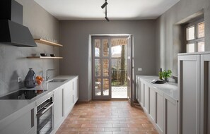 Kühlschrank, Ofen, Herdplatte, Geschirrspüler