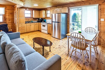 Cozy Seaside 2 Bedroom Cottage With Incredible Views And Large Patio