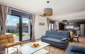 Smart TV, table tennis