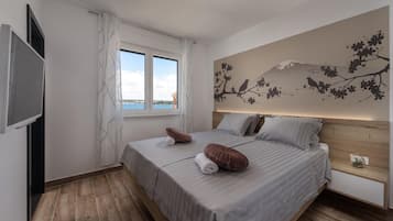 3 quartos, berço de viagem, Wi-Fi de cortesia, roupa de cama