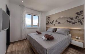 3 bedrooms, travel crib, free WiFi, bed sheets - Luxurious home in Pasman (Pasman)