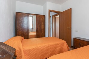 3 bedrooms, iron/ironing board