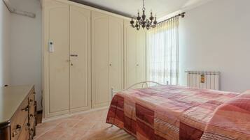 3 bedrooms, iron/ironing board