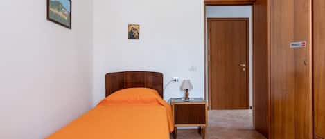 3 Schlafzimmer, Bügeleisen/Bügelbrett