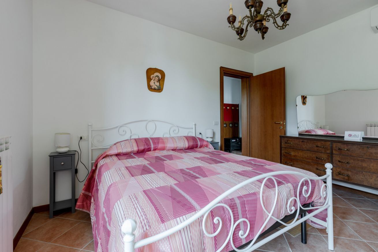 3 habitaciones y tabla de planchar con plancha 