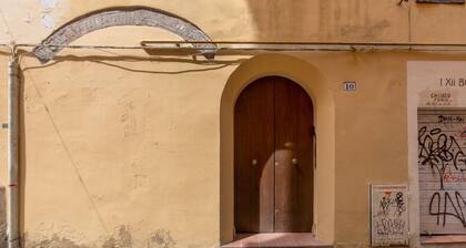 GuestHost - Aposa Little House