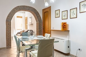 Dining - Scalette- Cagliari Historic Central Apartment! (Cagliari)