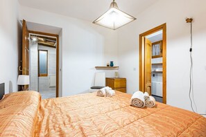 3 bedrooms, iron/ironing board