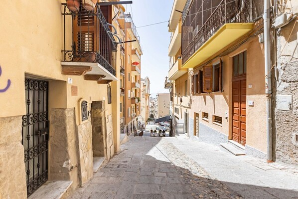 Property grounds - Scalette- Cagliari Historic Central Apartment! (Cagliari)