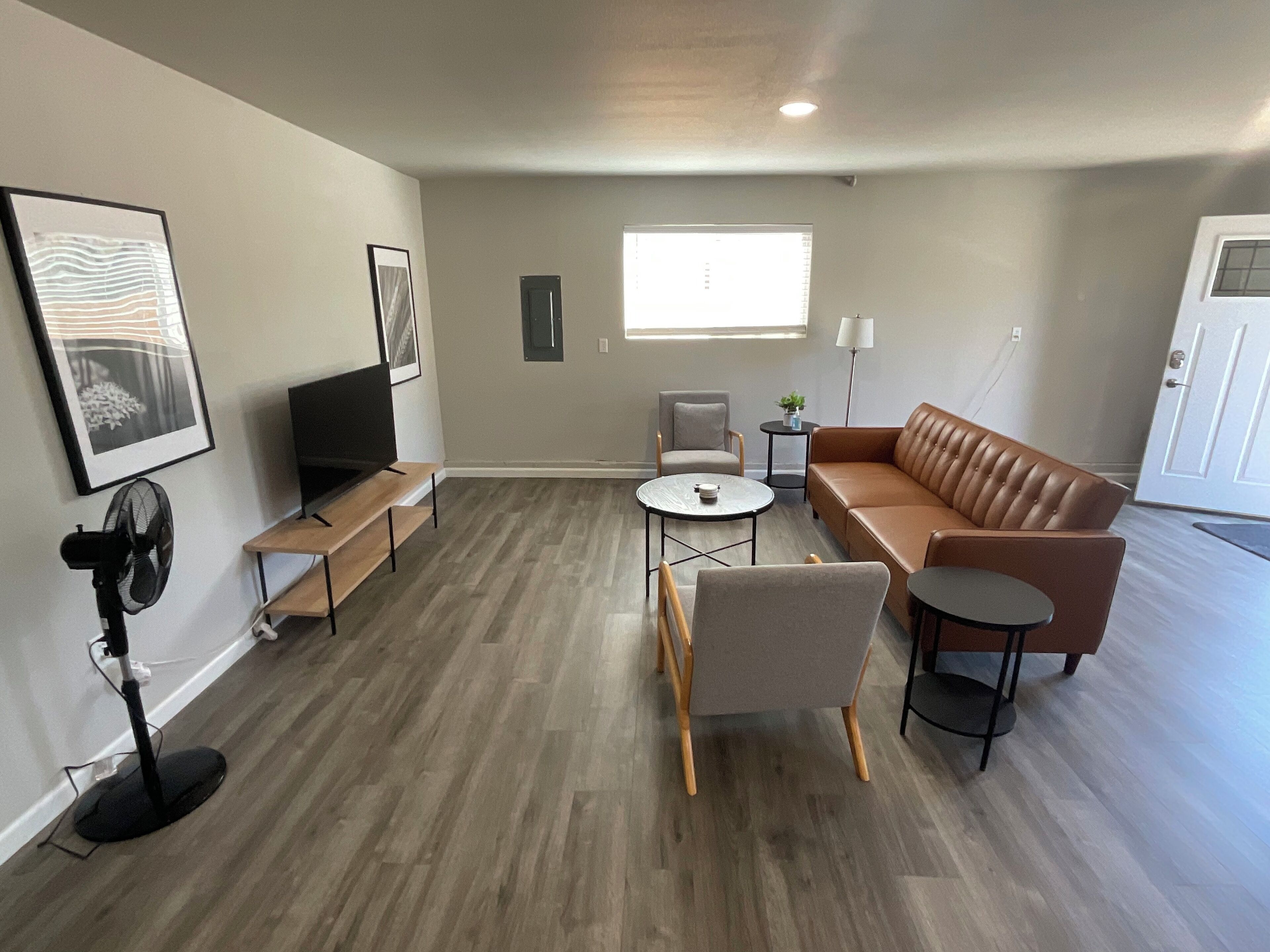 RentonKent-LowerUnitDuplex with Large Backyard