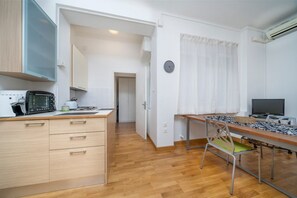 Oven, stovetop, toaster - GuestHost - Nest in the City - Studio x2! (Udine)