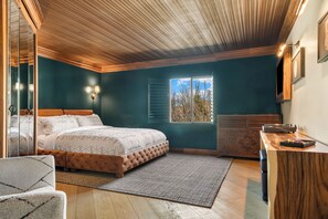 Standard Room, 1 King Bed | 1 bedroom, premium bedding, individually decorated