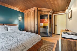 Standardværelse - 1 queensize-seng | 1 soveværelse, premium-sengetøj, individuelt design