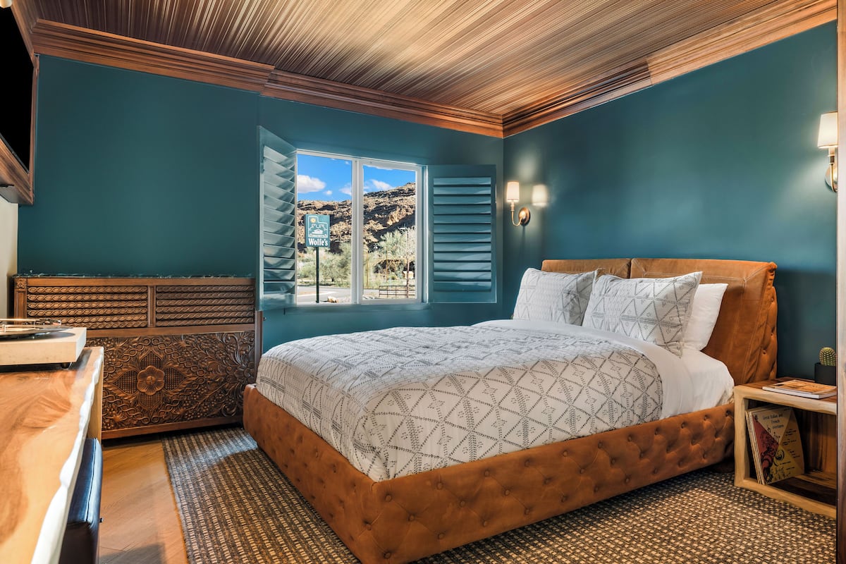 Kamar Standar, 1 Tempat Tidur Queen | 1 kamar tidur, seprai premium, meja kerja, dan ruang kerja ramah laptop
