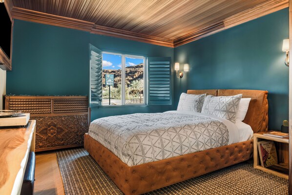 Standard Room, 1 Queen Bed | 1 bedroom, premium bedding, individually decorated