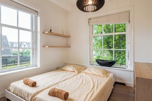 1 bedroom, desk, free WiFi, bed sheets