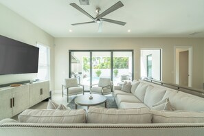 Smart TV, fireplace, books, stereo