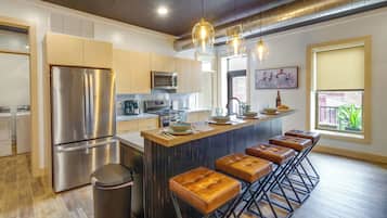 Refrigerador, microondas, parrilla de estufa y lavavajillas