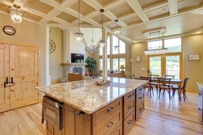 Interior - Hot Tub + Golf Course Views: Luxe Sturgis Home! (Sturgis)