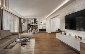 Fernseher, Kamin, Stereoanlage