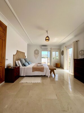 4 soverom, strykejern/-brett, wi-fi og sengetøy