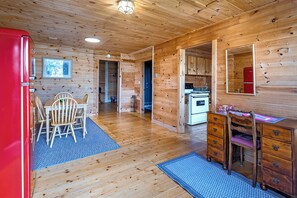 Interior - Cozy Seaside 1 Bedroom Cottage (Larrys River)