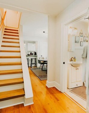 Interior - Private Upper Level with Uptown Charm in South End (Charlotte)