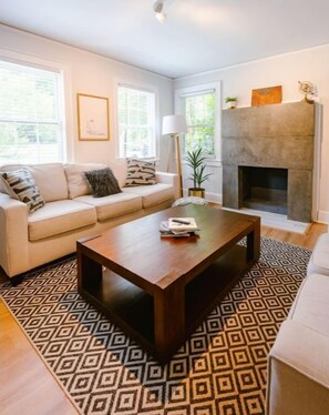 Living area - Private Upper Level with Uptown Charm in South End (Charlotte)