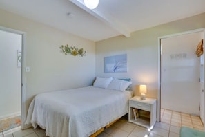 2 bedrooms, desk, free WiFi, bed sheets - KT Aloha with a view
(Aiea)