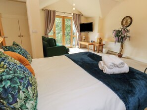 5 dormitorios, decoración individual, mobiliario individual y escritorio