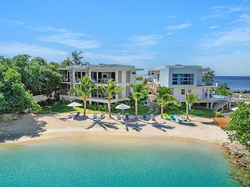 10BR Luxury Villa, Fully Staffed and w/ Chef-STSHA