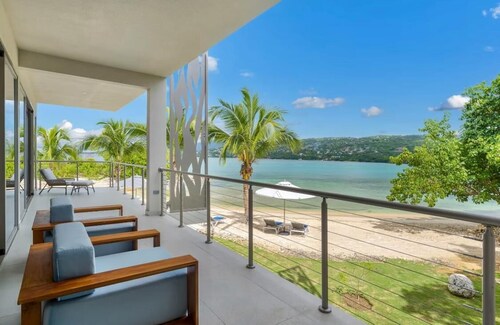 10BR Luxury Villa, Fully Staffed and w/ Chef-STSHA