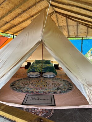 1 bedroom, bed sheets