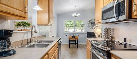 Réfrigérateur, micro-ondes, four, lave-vaisselle