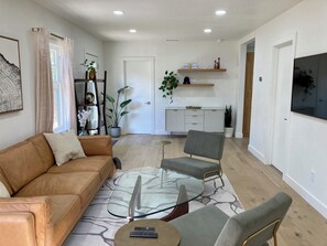 Living area - Modern downtown luxury 2BR home w fire pit and outdoor dining under cafe lights (Paso Robles)
