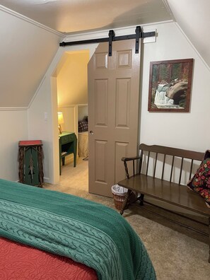 2 bedrooms, bed sheets - Loch Leven Trailhead Cabin (Emigrant Gap)