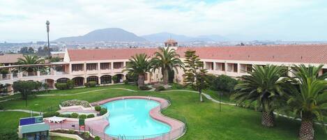 Vista frontal de la propiedad