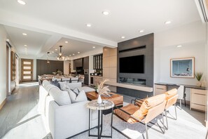 TV, fireplace, stereo