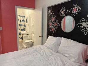 1 bedroom, WiFi, bed sheets - Cozy Breeze Queen Bed Studio (Nassau)